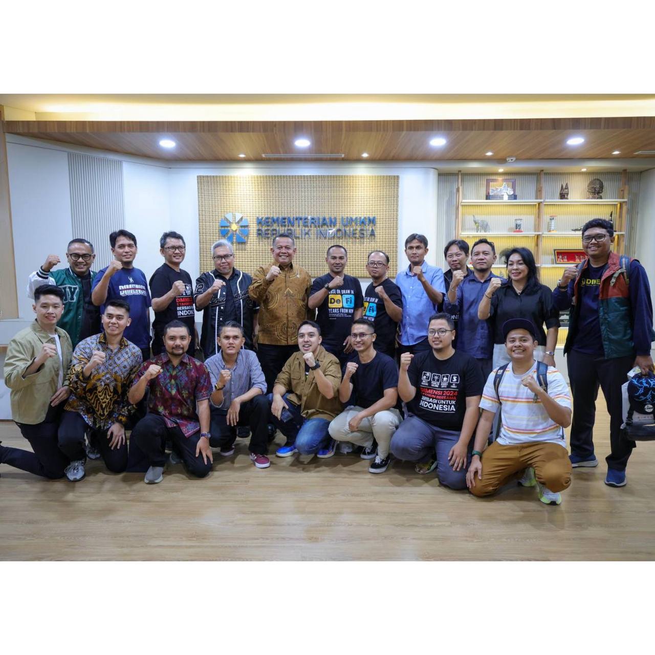 Foto bersama para penggagas AOSI